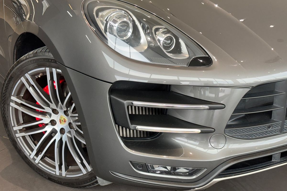 2015 Porsche Macan Turbo 95B