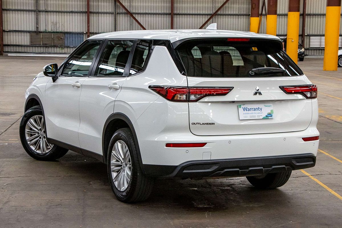 2023 Mitsubishi Outlander ES ZM