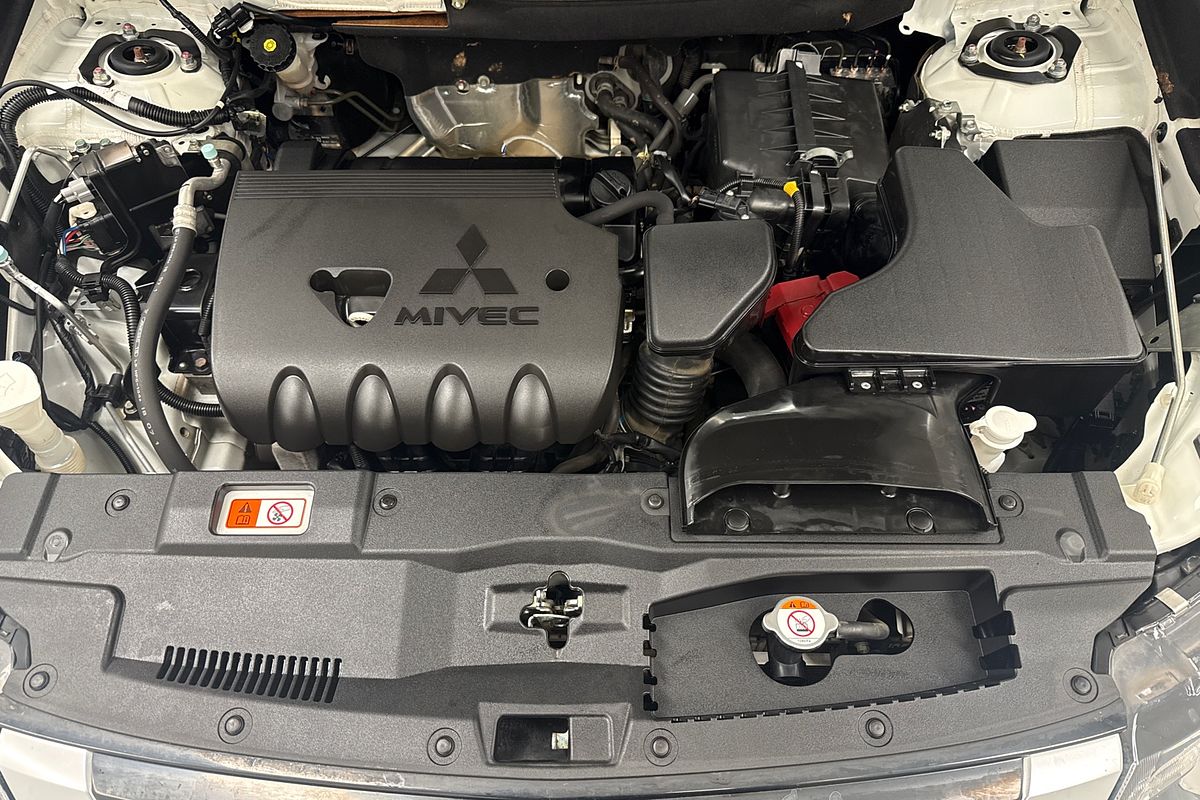 2019 Mitsubishi Outlander ES ADAS ZL