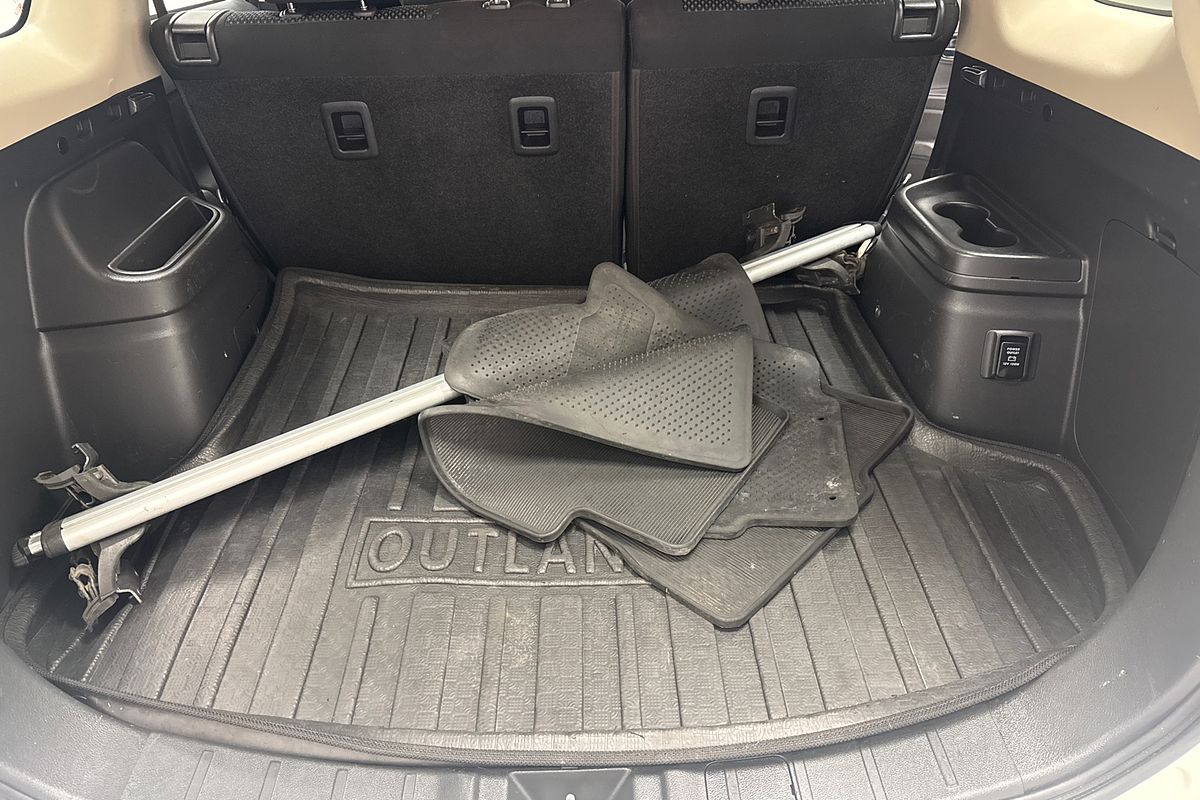 2019 Mitsubishi Outlander ES ADAS ZL