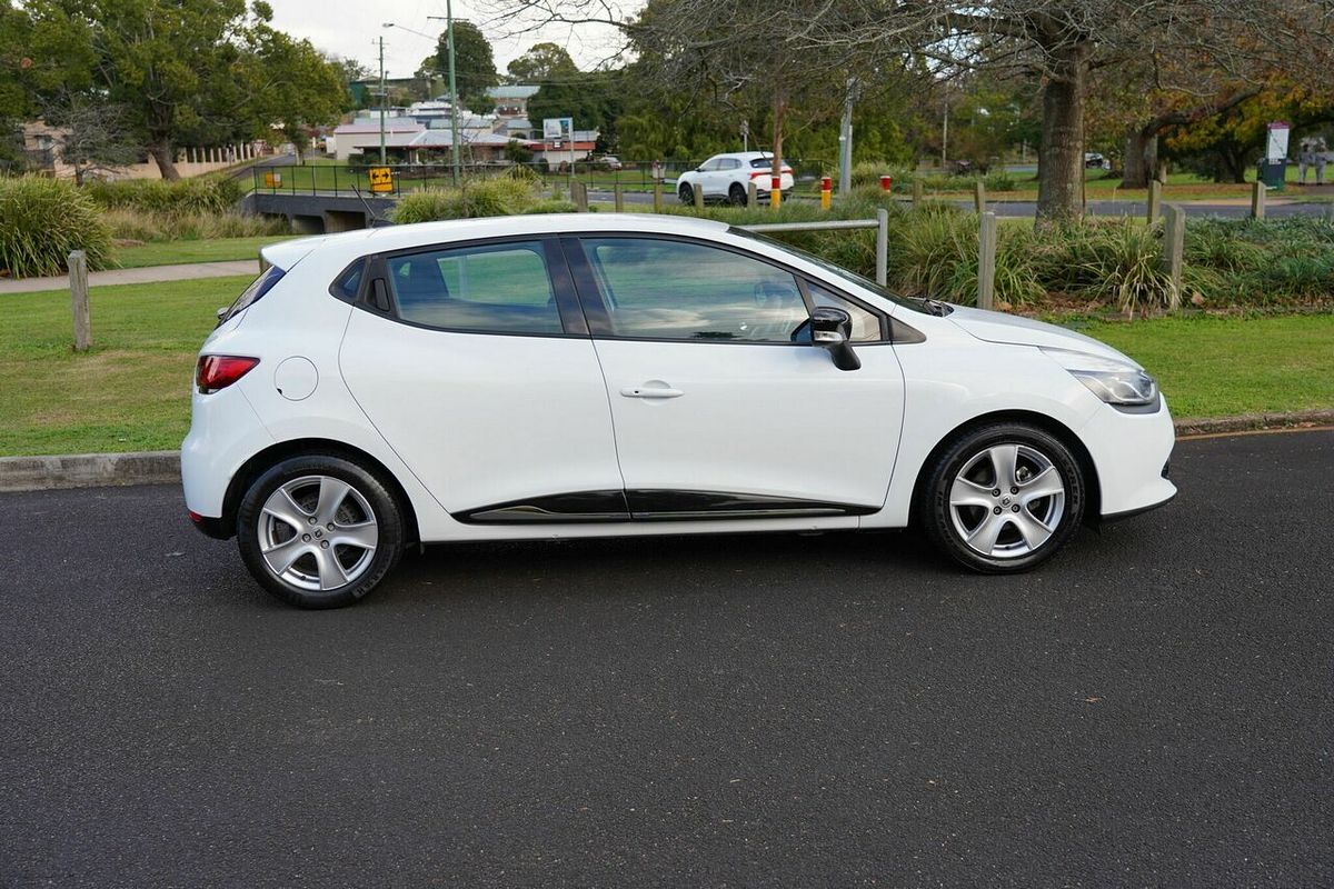 2015 Renault Clio Expression IV B98