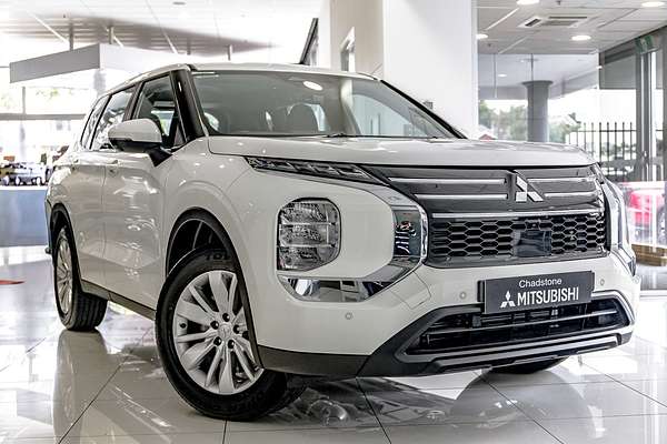 2025 Mitsubishi Outlander ES ZM