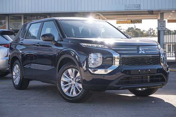 2025 Mitsubishi Outlander ES ZM