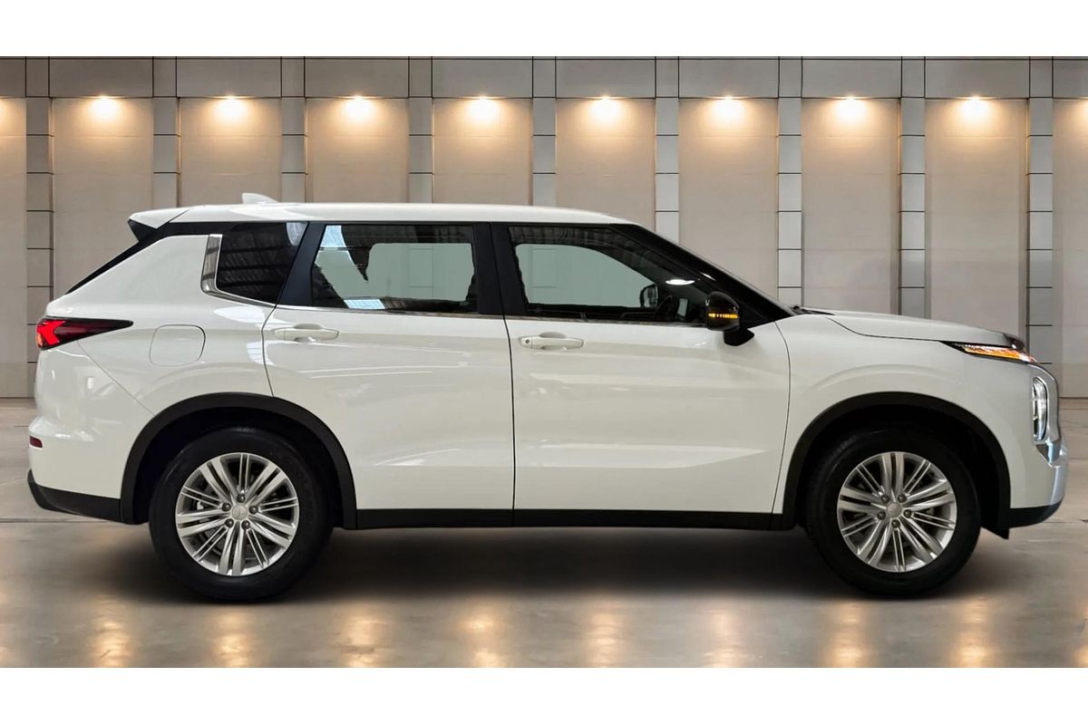 2024 Mitsubishi Outlander ES ZM