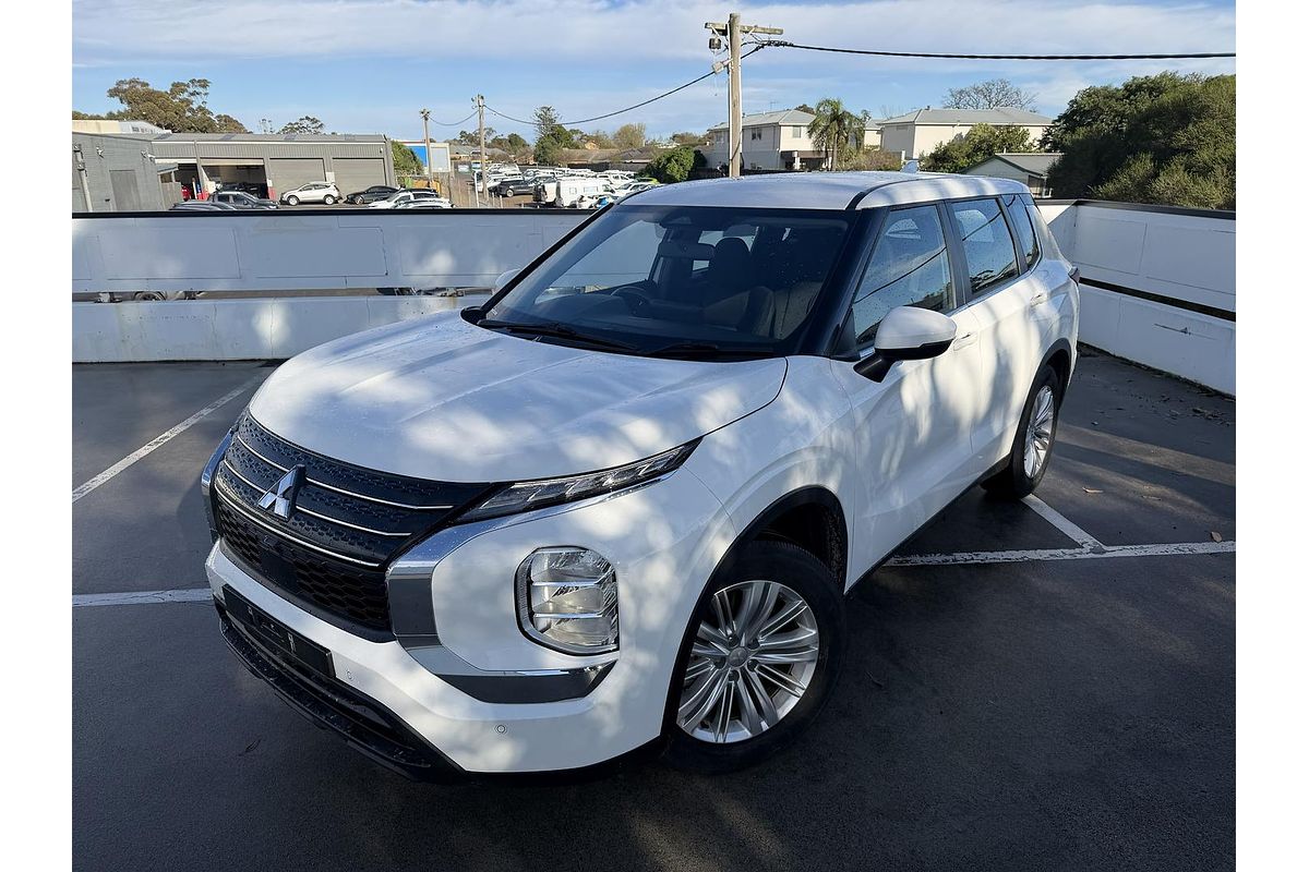 2024 Mitsubishi Outlander ES ZM