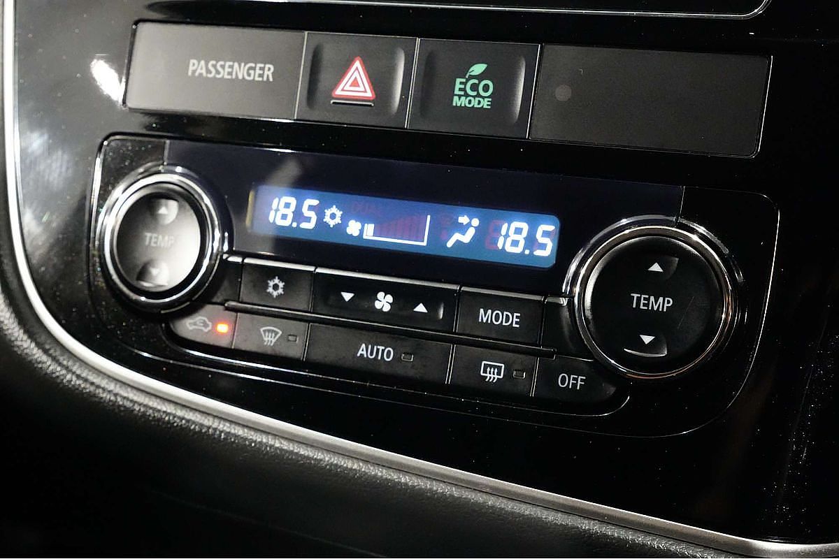 2017 Mitsubishi Outlander LS Safety Pack ZK