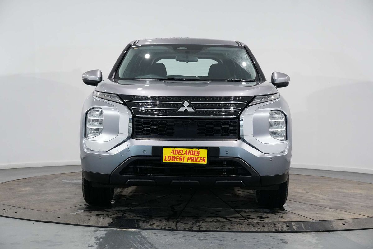 2022 Mitsubishi Outlander ES ZM