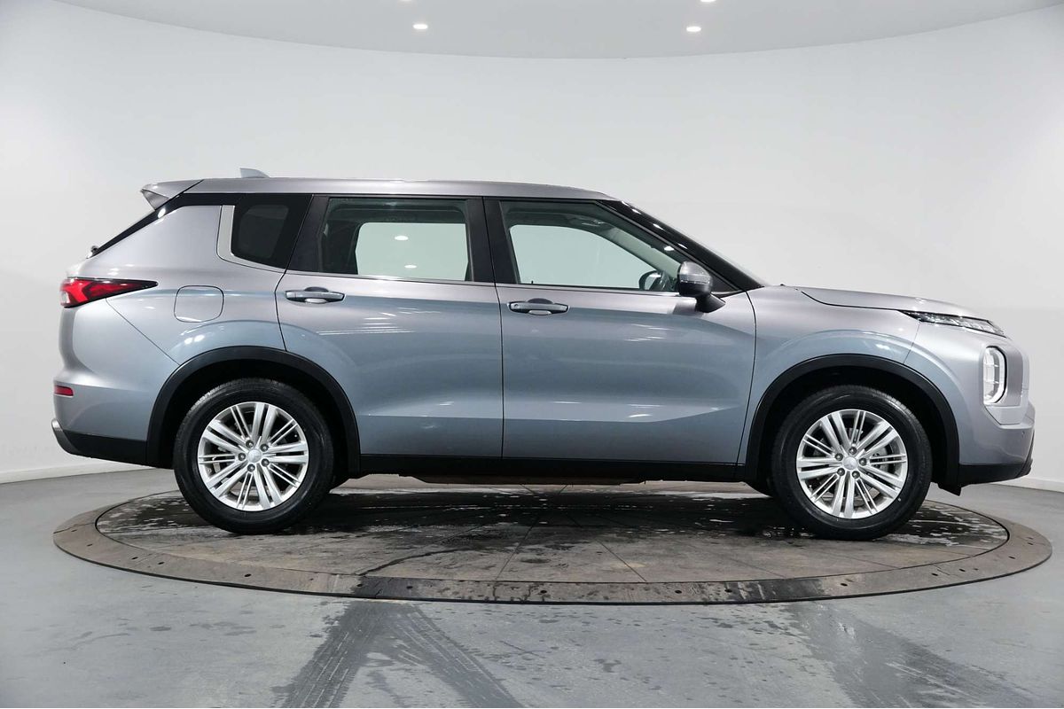 2022 Mitsubishi Outlander ES ZM
