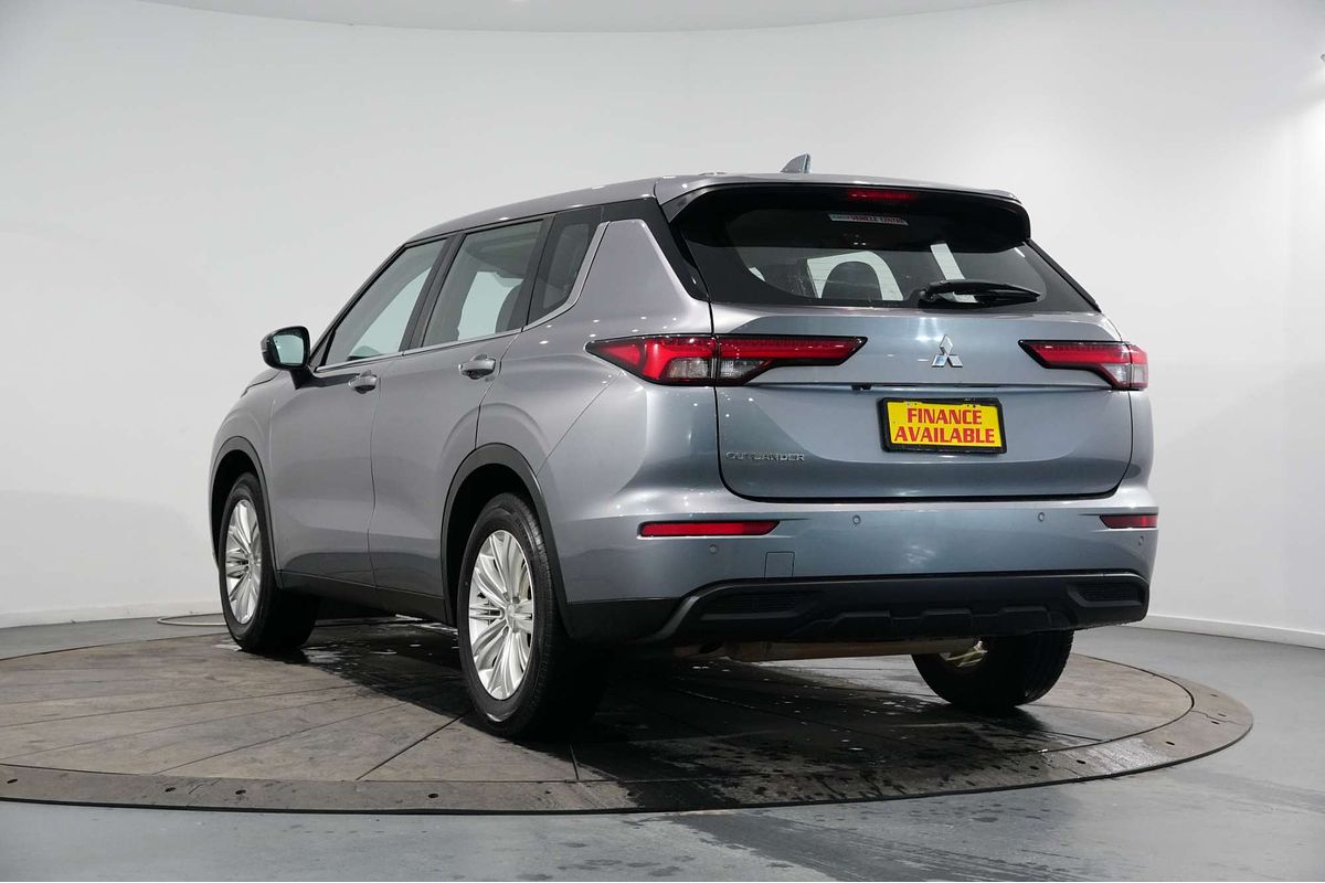 2022 Mitsubishi Outlander ES ZM