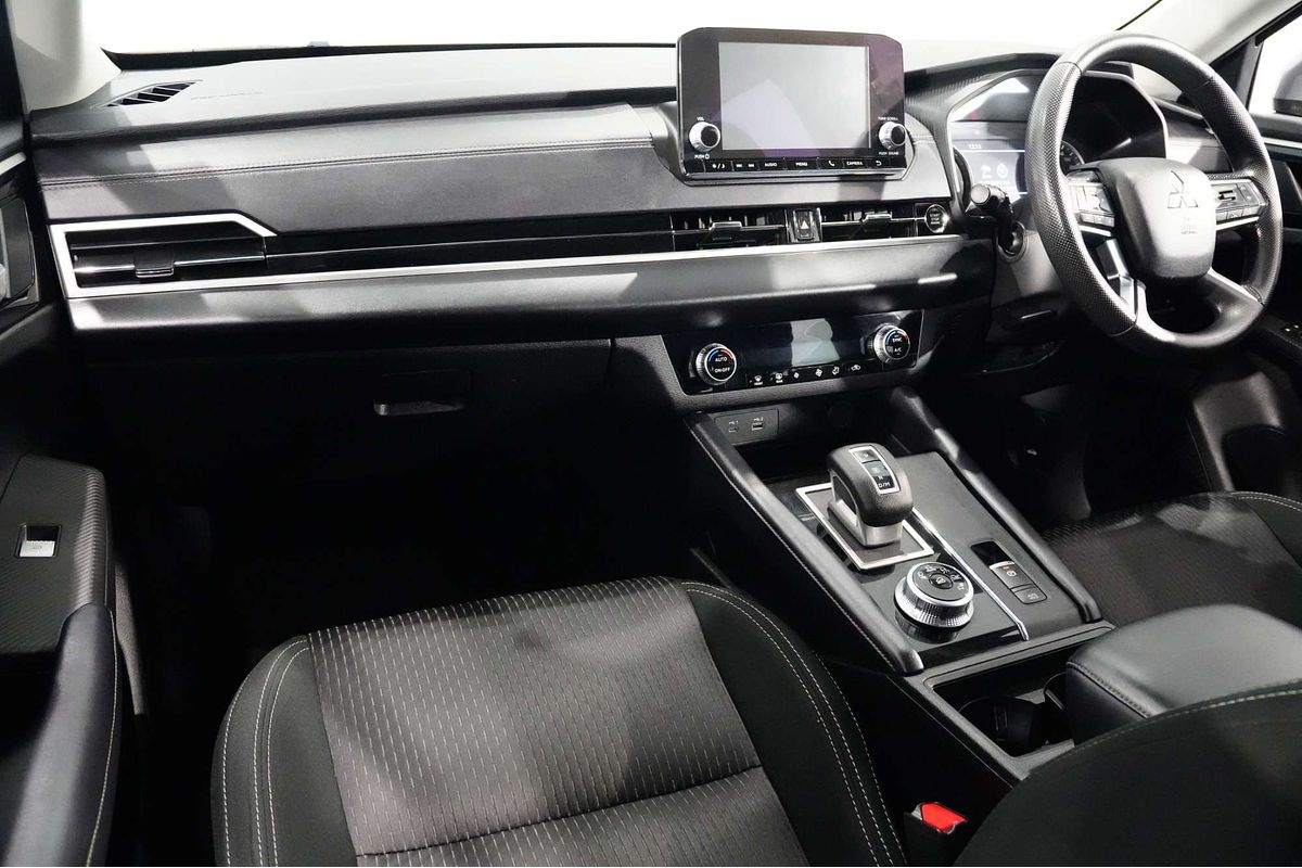 2022 Mitsubishi Outlander ES ZM