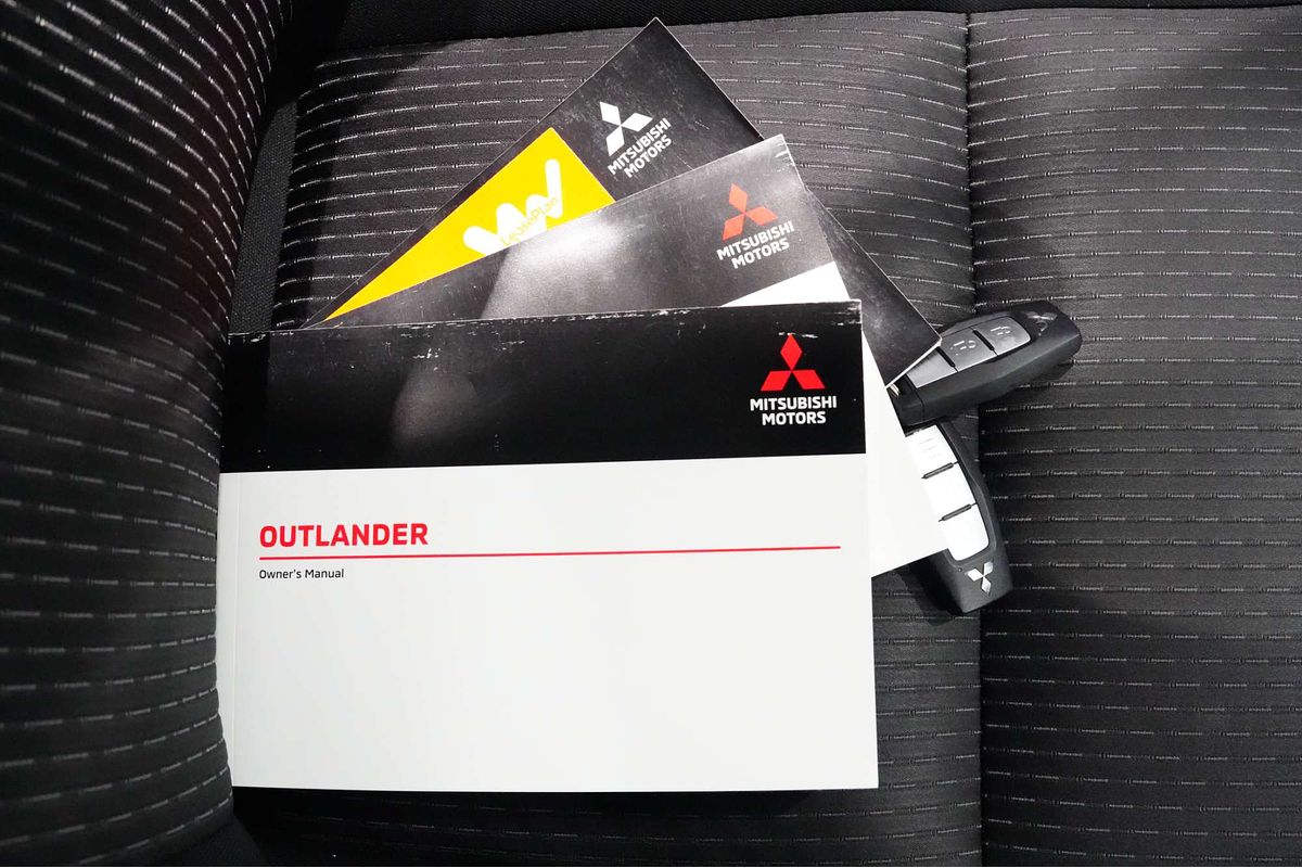 2022 Mitsubishi Outlander ES ZM