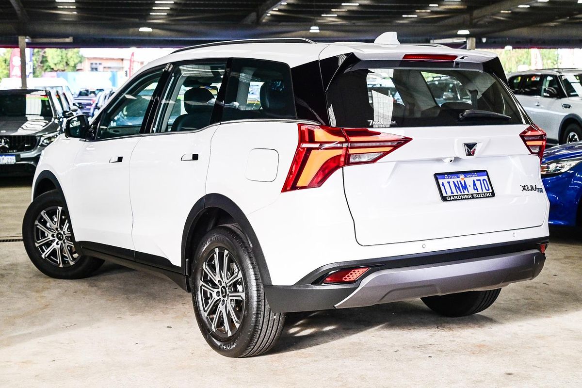 2025 Mahindra XUV700 AX7