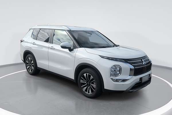 2025 Mitsubishi Outlander LS ZM