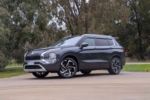 2024 Mitsubishi Outlander Exceed ZM
