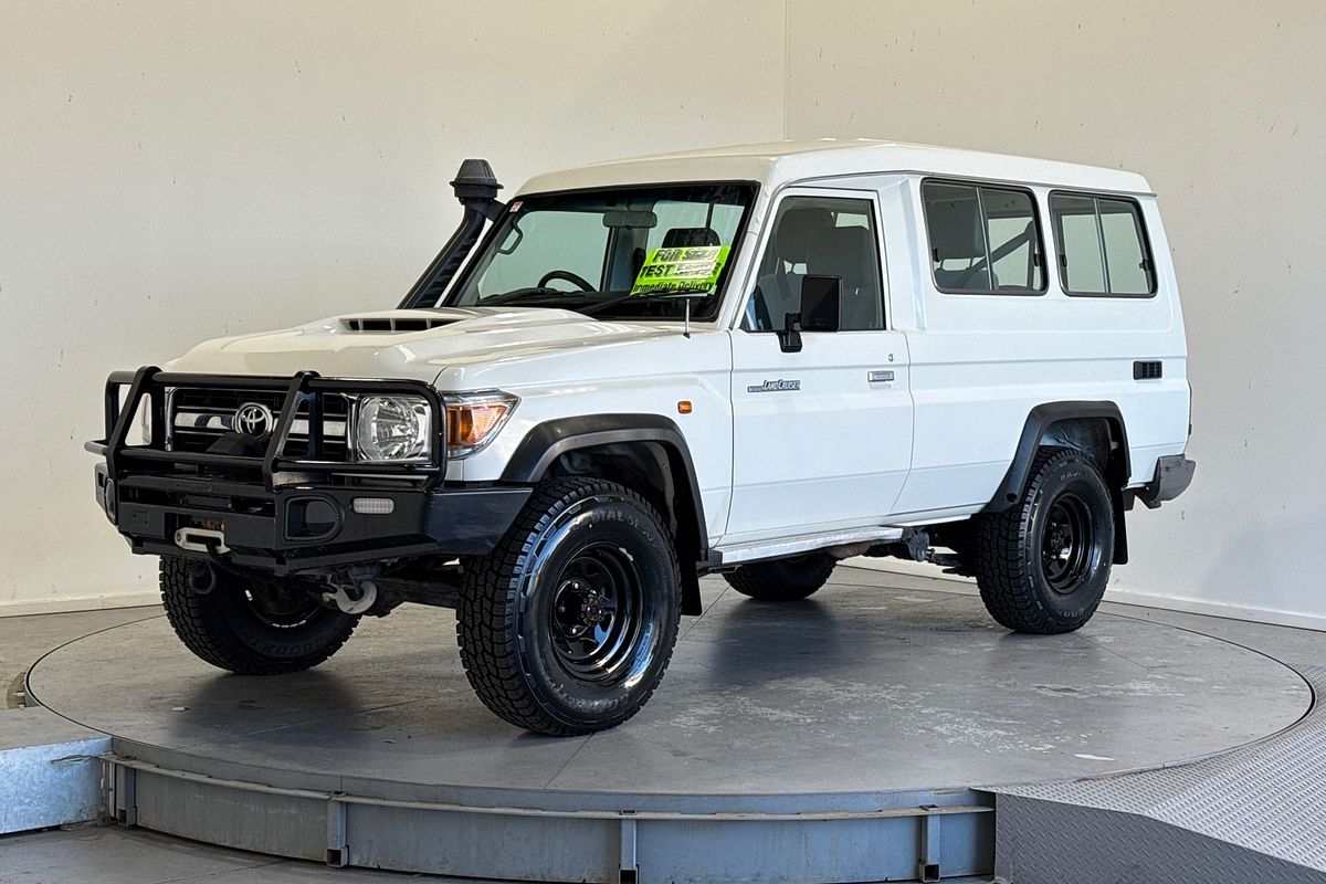 2017 Toyota Landcruiser GXL Troopcarrier VDJ78R