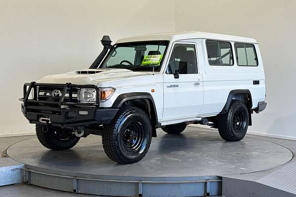2017 Toyota Landcruiser GXL Troopcarrier VDJ78R
