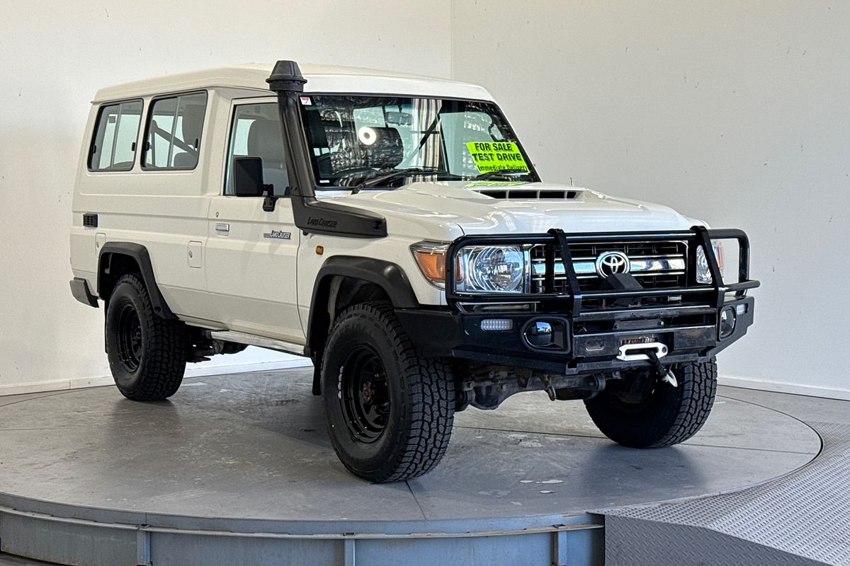 2017 Toyota Landcruiser GXL Troopcarrier VDJ78R