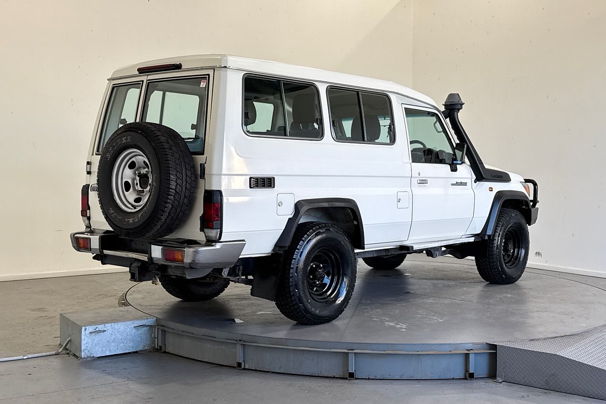 2017 Toyota Landcruiser GXL Troopcarrier VDJ78R