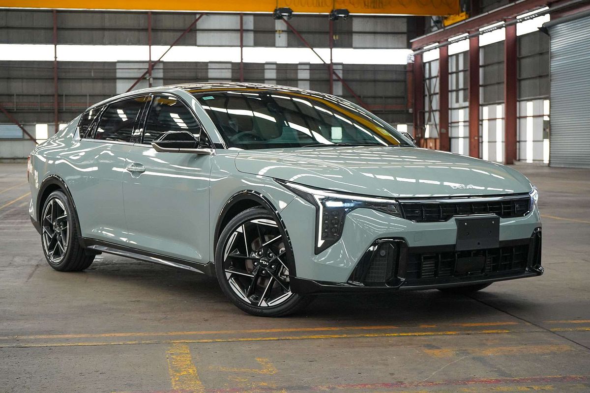 2025 Kia K4 GT-Line CL4m