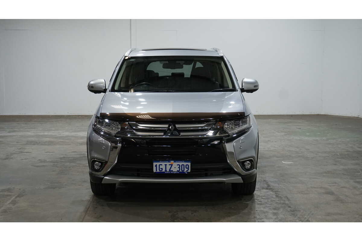 SOLD 2017 Mitsubishi Outlander Exceed 4WD in Silver Used SUV