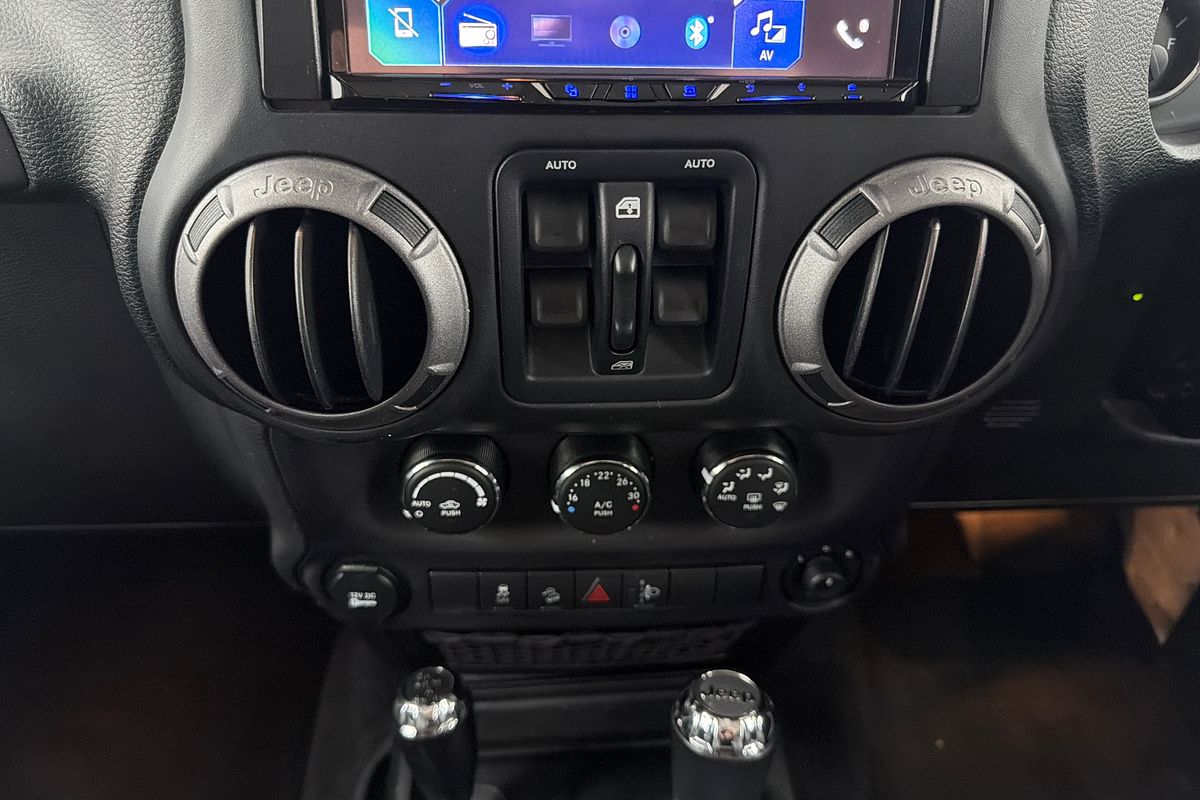 2017 Jeep Wrangler Unlimited Sport JK
