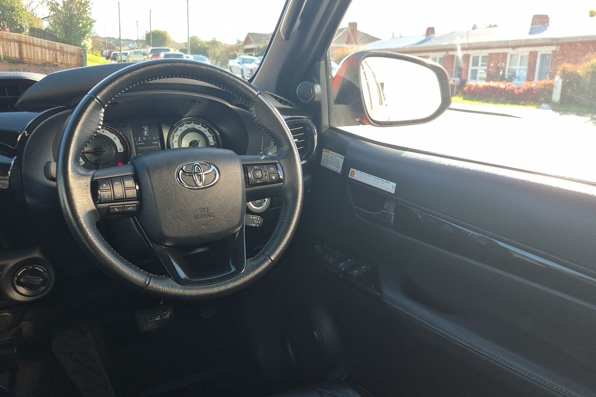 Hilux 4x4 Rogue 2.8L T Diesel Automatic Double Cab 1Y46290 002