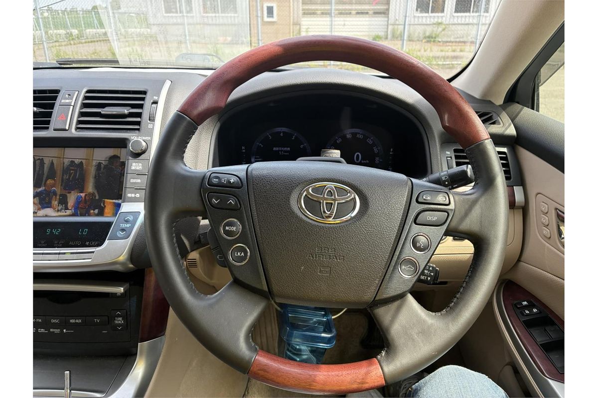 2011 Toyota Crown Majesta 4WD I-Four