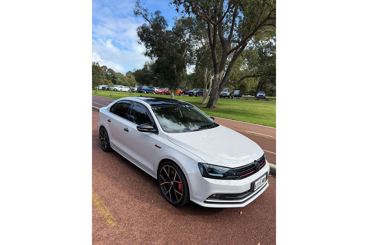 2015 Volkswagen Jetta 155TSI Highline Sport 1B