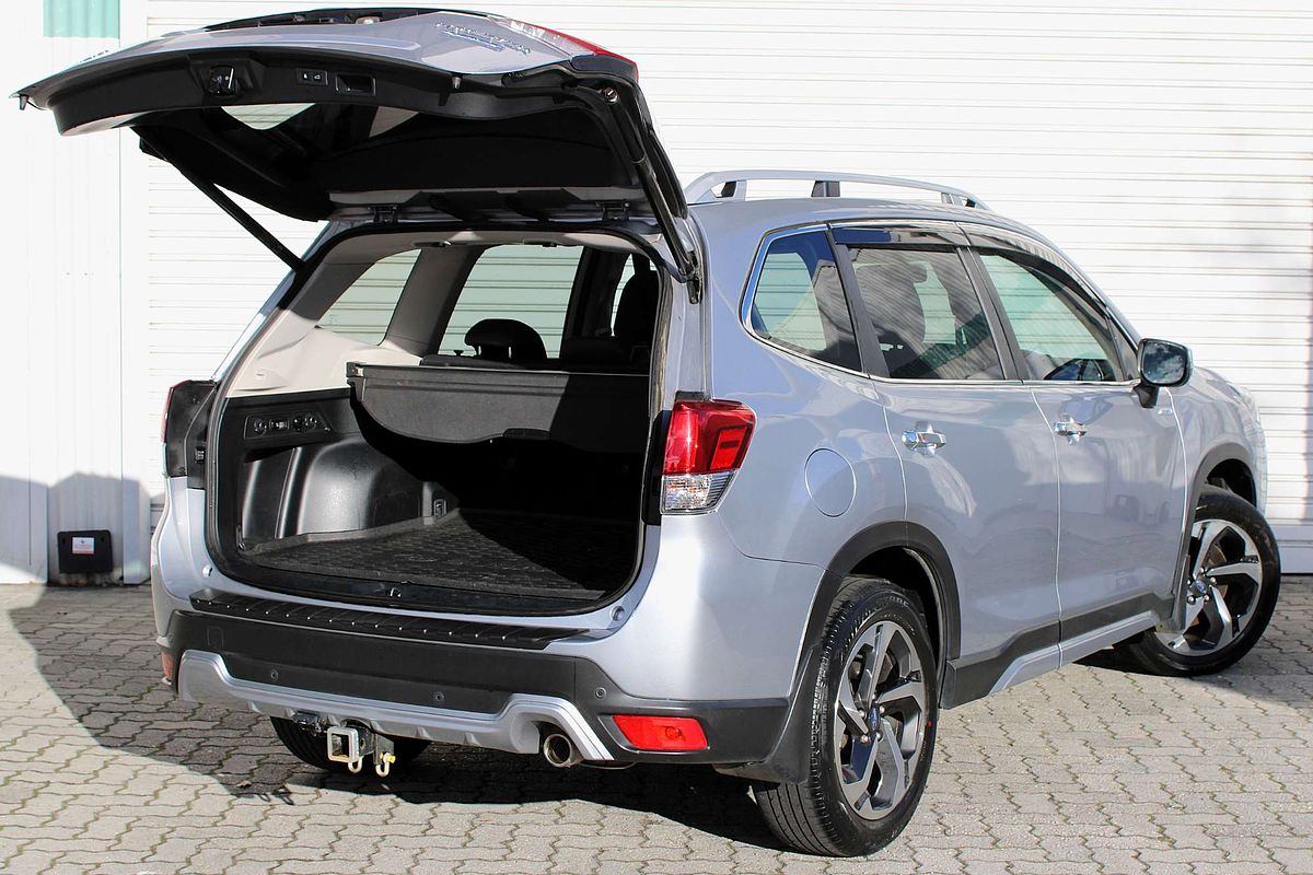 2022 Subaru Forester Hybrid S S5