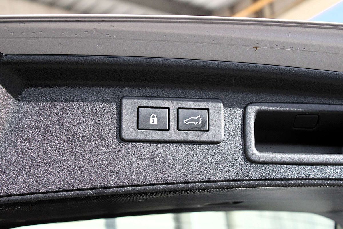 2022 Subaru Forester Hybrid S S5