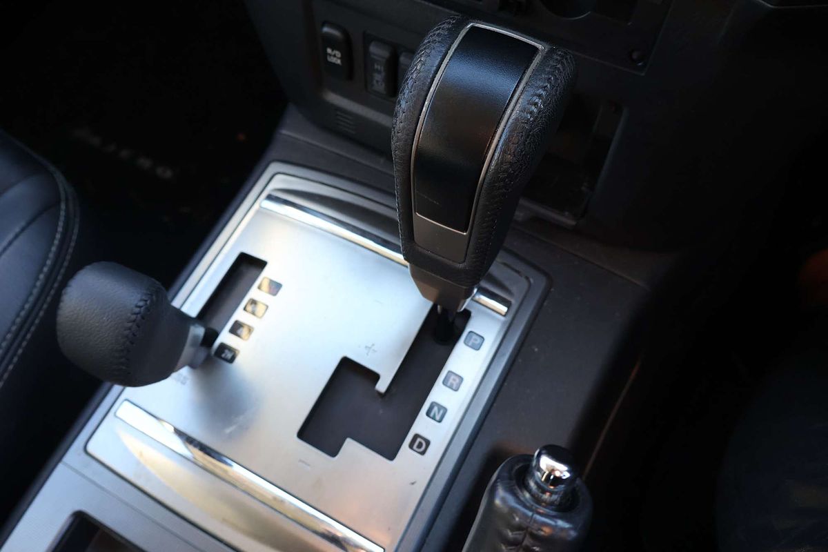 2014 Mitsubishi Pajero VR-X NW