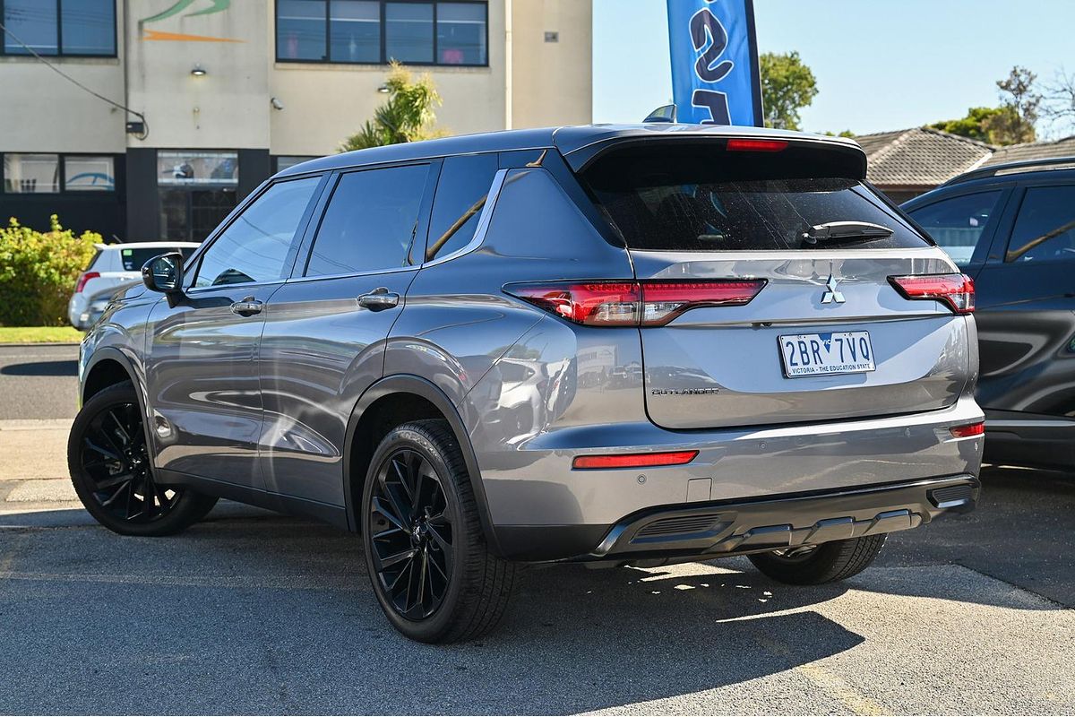 2023 Mitsubishi Outlander Black Edition ZM