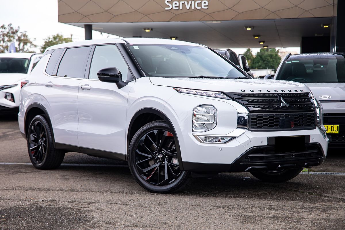 2025 Mitsubishi Outlander Black Edition ZM