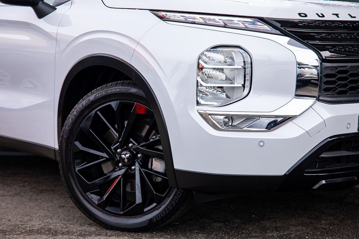2025 Mitsubishi Outlander Black Edition ZM