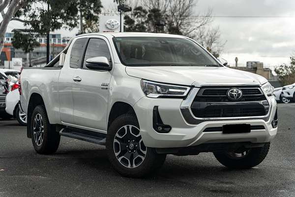 2022 Toyota Hilux SR5 GUN126R
