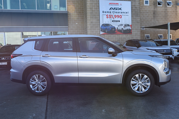 2025 Mitsubishi Outlander ES ZM thumb-4