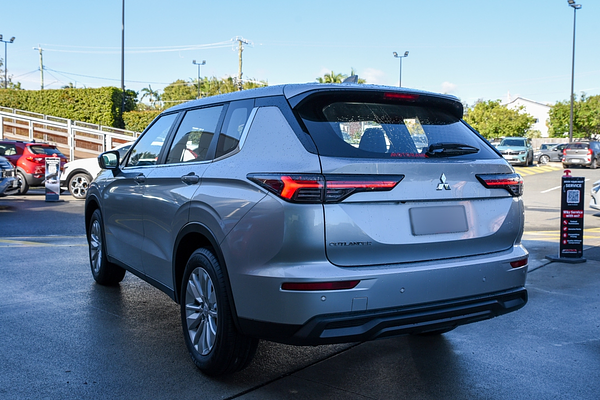 2025 Mitsubishi Outlander ES ZM thumb-5