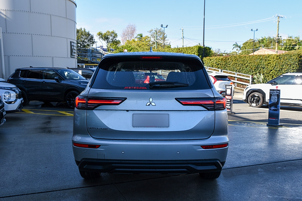 2025 Mitsubishi Outlander ES ZM thumb-6