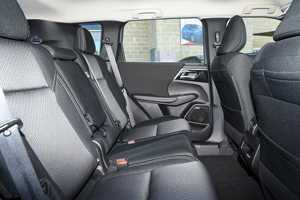 2025 Mitsubishi Outlander ES ZM thumb-8