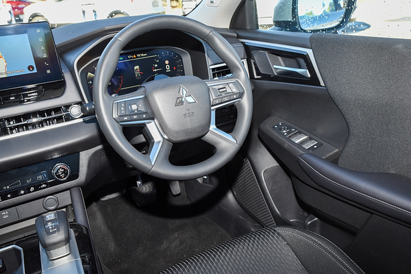 2025 Mitsubishi Outlander ES ZM thumb-16