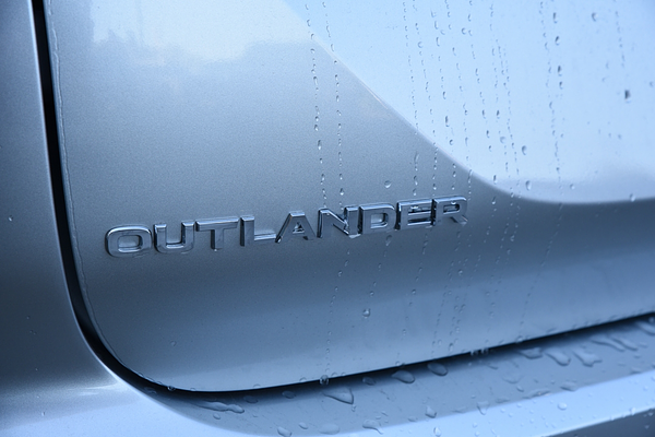 2025 Mitsubishi Outlander ES ZM thumb-18