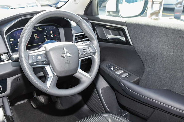 2025 Mitsubishi Outlander ES ZM thumb-35