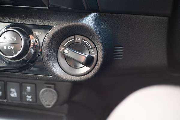 2023 Toyota Hilux Rogue GUN126R 4X4 thumb-30
