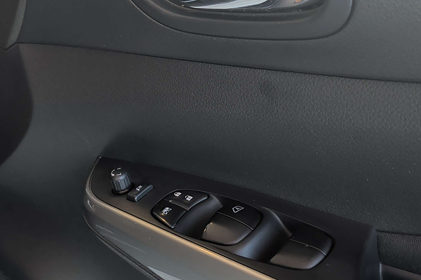 2021 Nissan Navara ST D23 4X4 thumb-9