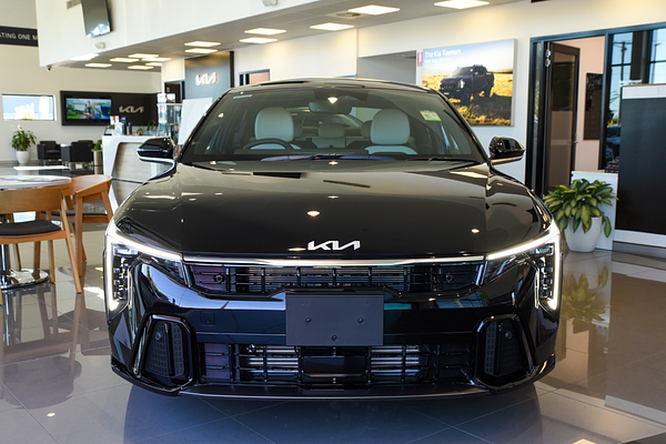 2026 Kia K4 GT-Line CL4m thumb-2