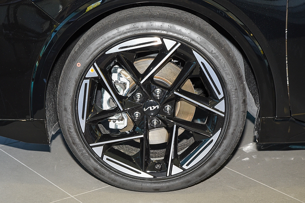 2026 Kia K4 GT-Line CL4m thumb-3