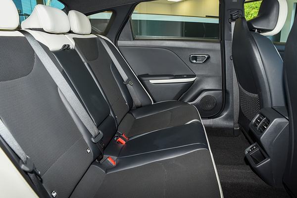 2026 Kia K4 GT-Line CL4m thumb-8