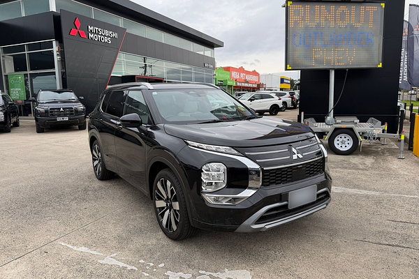 2025 Mitsubishi Outlander Exceed ZM