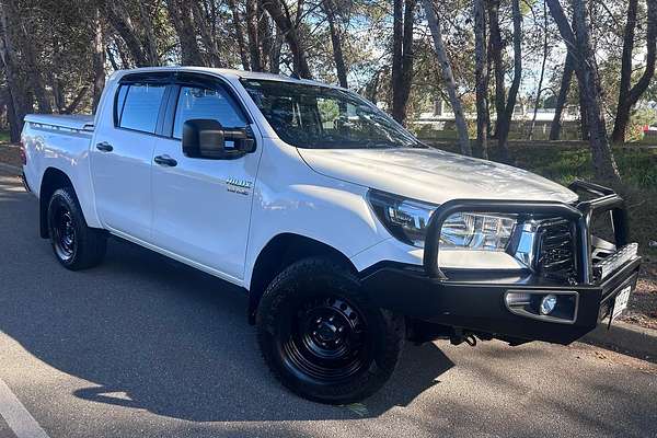 2018 Toyota Hilux SR GUN126R 4X4 thumb-0