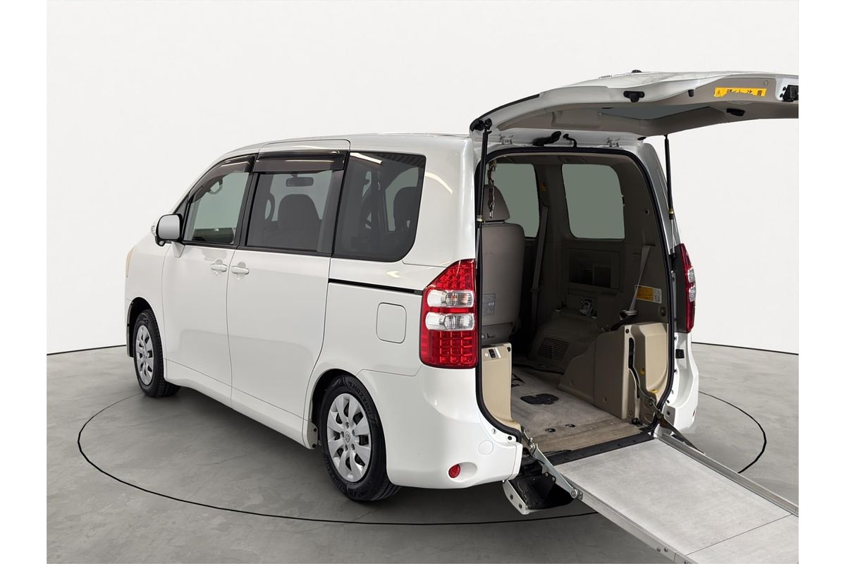 2012 Toyota Noah SLOPE TYPE 1 ZZR70G